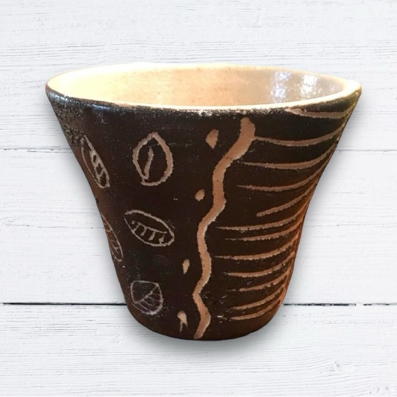 Black and Beige Pottery Planter with Carved Design - Picture 3 of 8